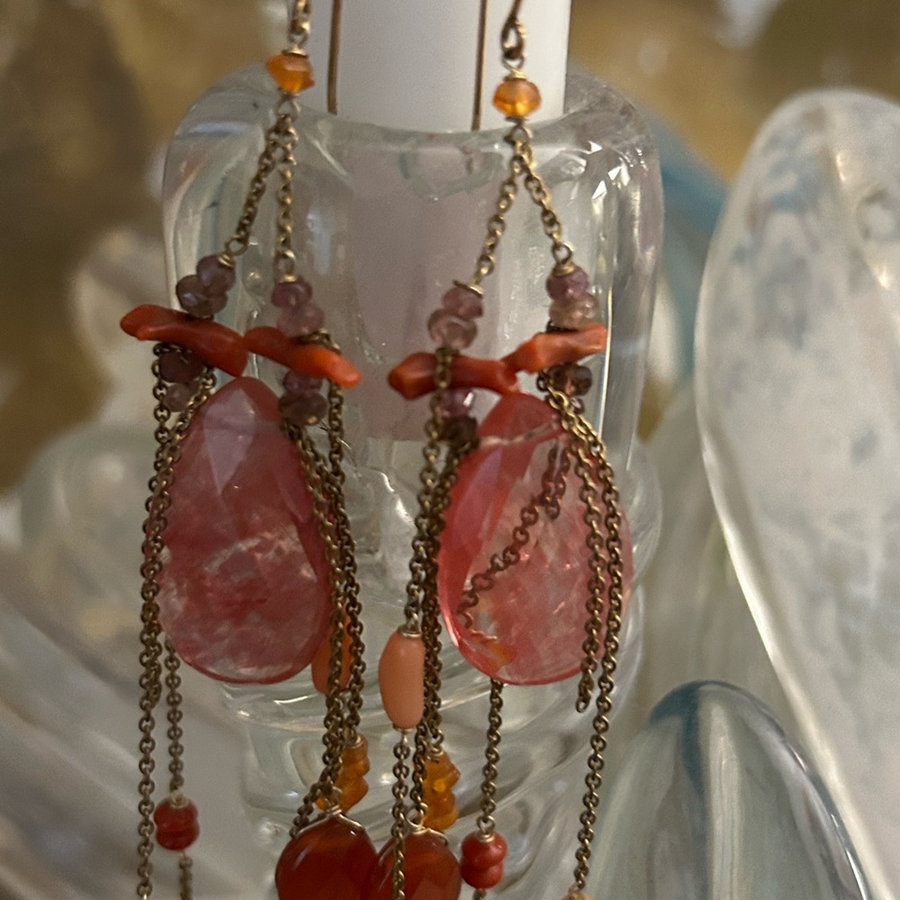 Elegant Red Feather Dangle Earrings gold and multistone - Picture 2 of 3